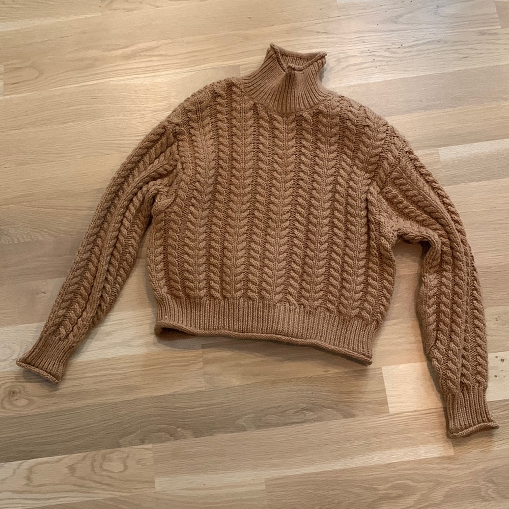 Never worn Chunky knit H&M size XS tan sweater